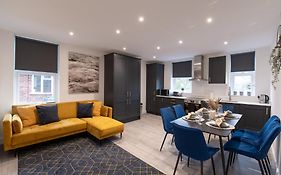Fantastic New, London Apartment 3 Bed 1 Bath & Parking