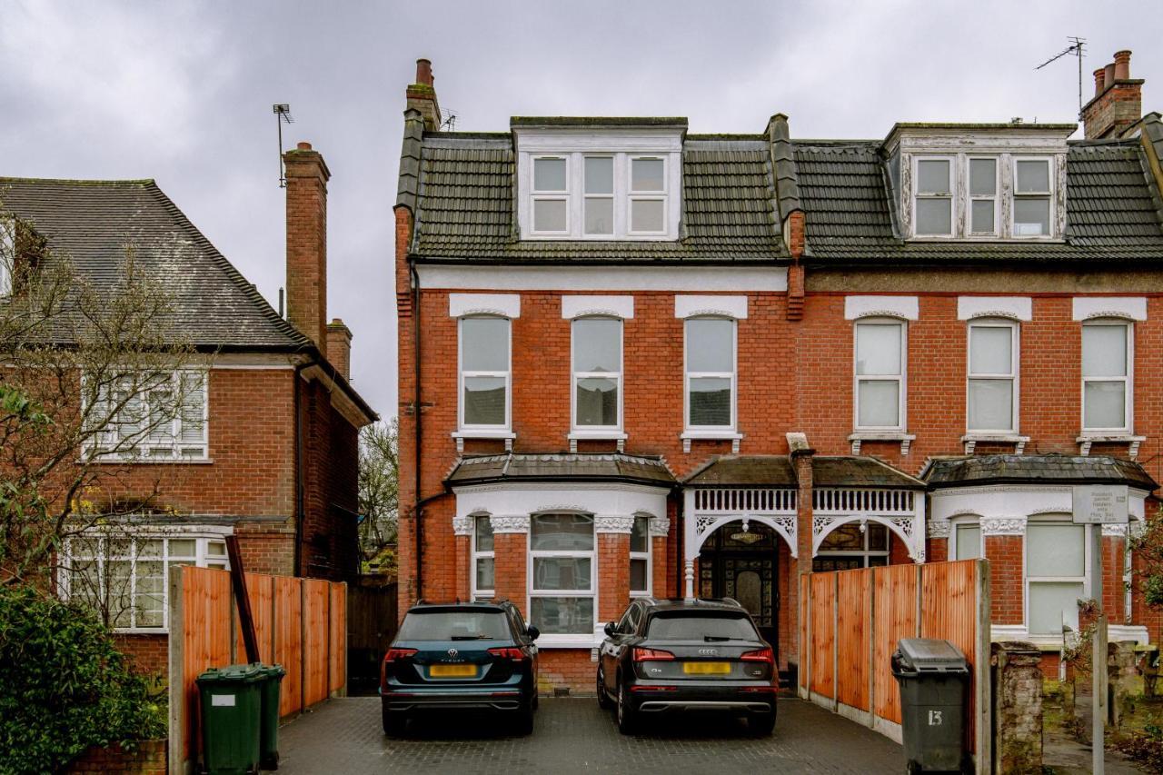Fantastic New, London Apartment 3 Bed 1 Bath & Parking Whetstone Exterior photo