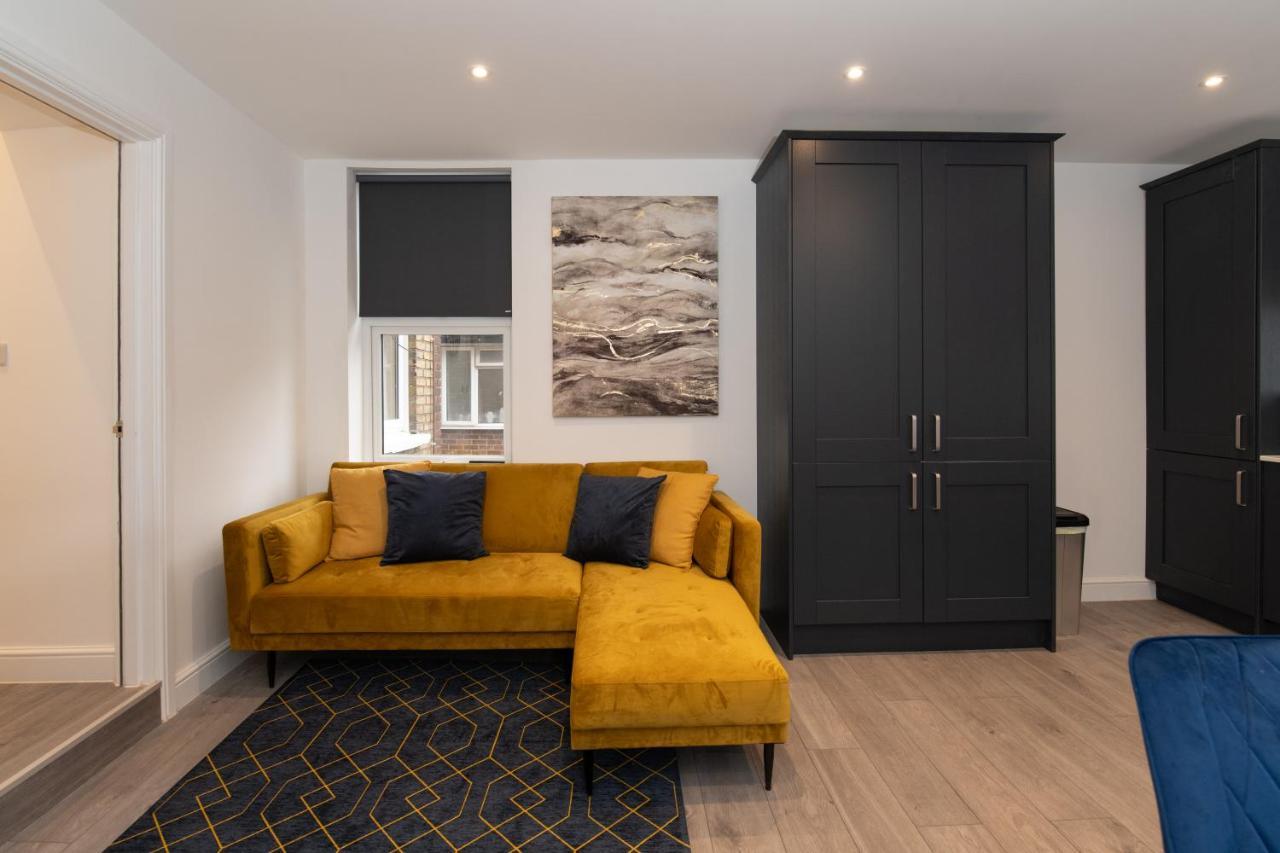 Fantastic New, London Apartment 3 Bed 1 Bath & Parking Whetstone Exterior photo